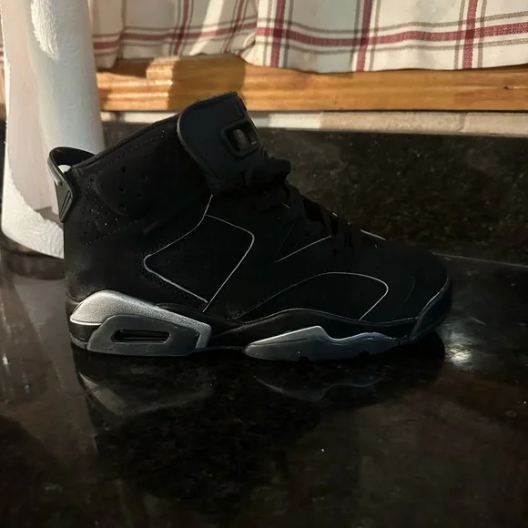 Jordan Men's Black & Gray Chrome 6’s Sneakers